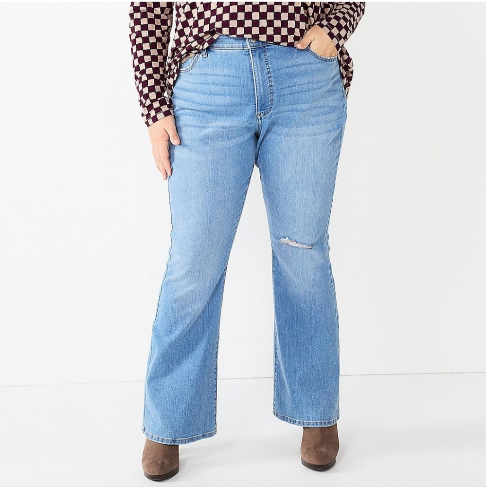 Sonoma. Women's High Waisted Flare Leg Ripped Jeans. Size 28WS.  NWT.